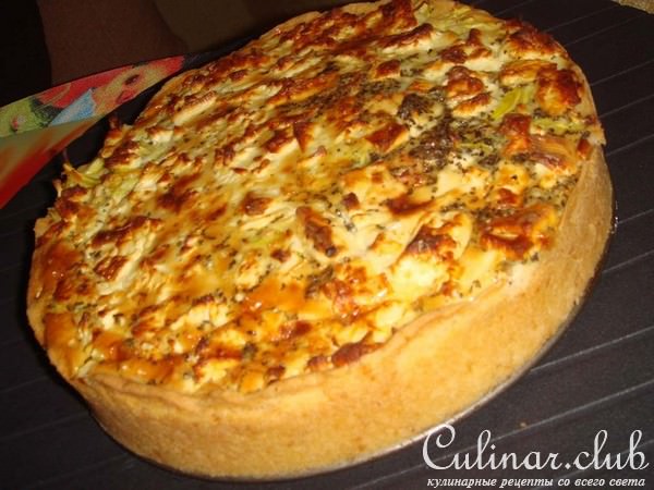 Киш из рисовой муки с маринованной капустой и базиликом