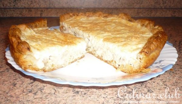 Слоёный пирог с курицей и сыром