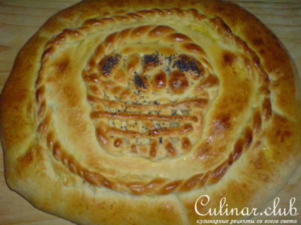 Пирог с шампиньонами,луком и сыром