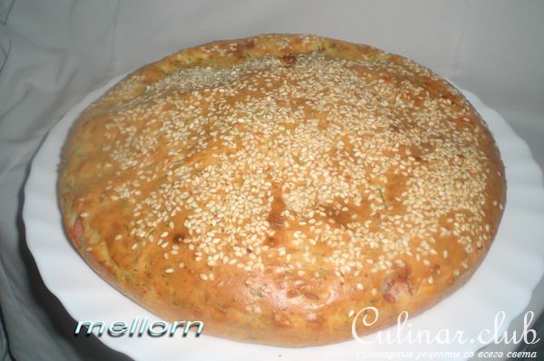 Сырный пирог с сосисками