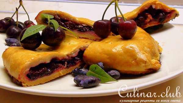 Пирог из теста на сметане с луком и яйцом. Пресный пирог.