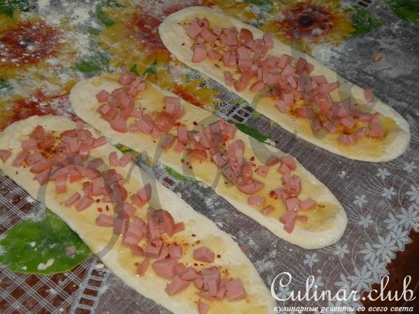 Пикантные косички с сосисками