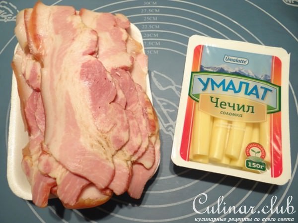 Пирог "Цветы" с беконом и сыром Чечил