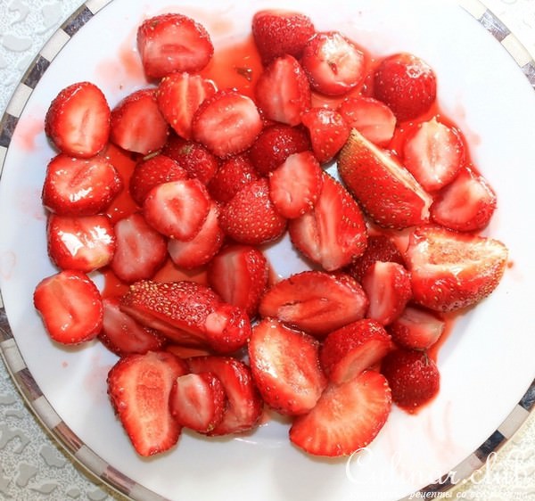 Клафути с клубникой на манке.