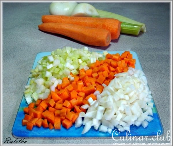 Мясной пирог с сердцем и беконом.
