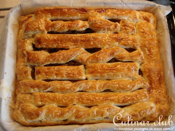 Пирог с квашеной капустой и грибами.