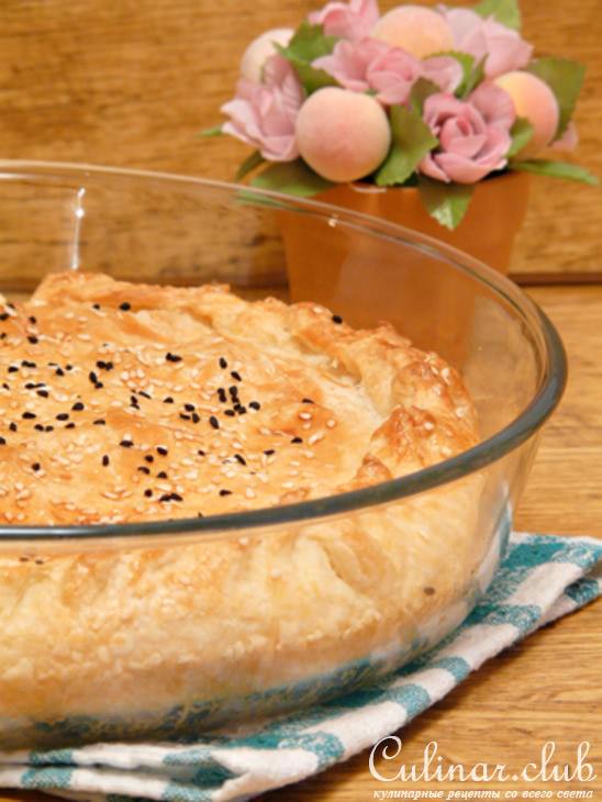 Слоеный пирог с начинкой из лука, плавленных сырков и яиц (+бонус)