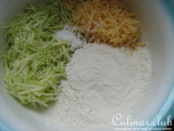 Не обыкновенно вкусный сырно-кабачковый пирог.