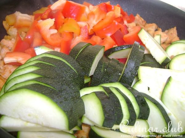 КАЛЬЦОНЕ С КУРИЦЕЙ И ОВОЩАМИ