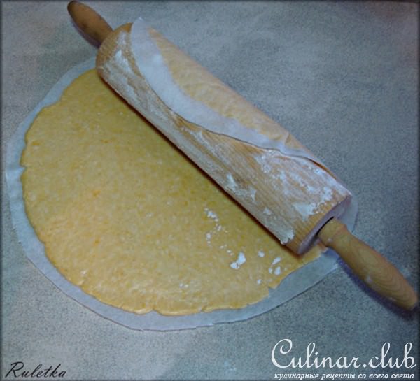 Сочный песочный киш с луком-пореем и сыром.