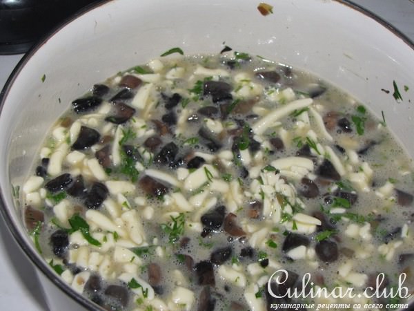 Пирог с сыром и грибами.