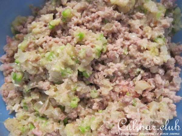 Пирожки-чебуреки с мясом и кабачком