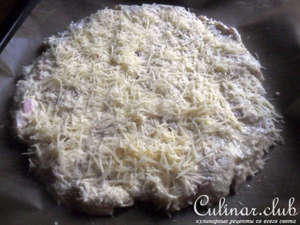 Пирог с сыром и беконом