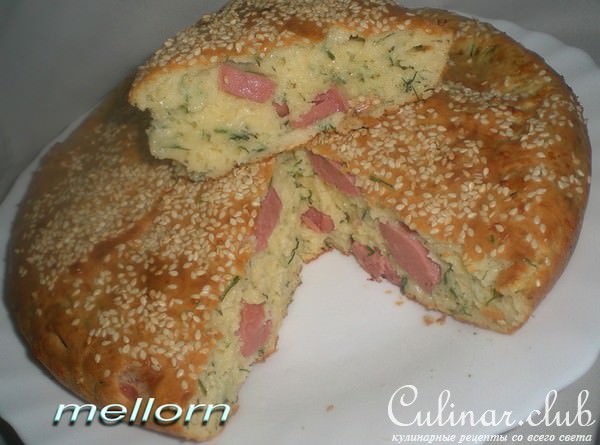 Сырный пирог с сосисками