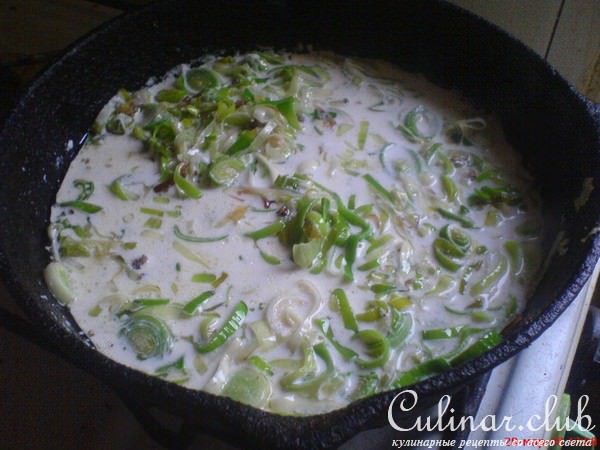 Мясной пирог с луком-пореем