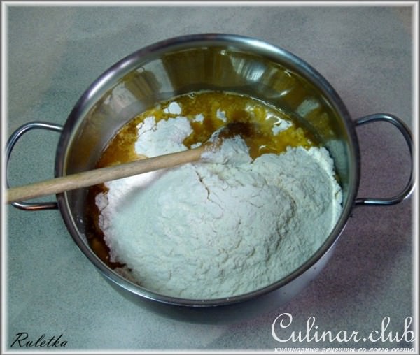 Мясной пирог с сердцем и беконом.