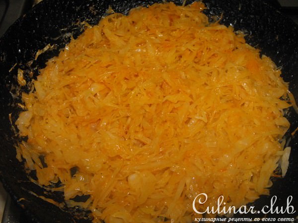 Открытый пирог с капустой и яйцами