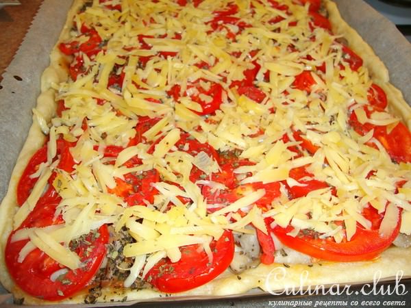 Пирог с курицей, грибами и сыром