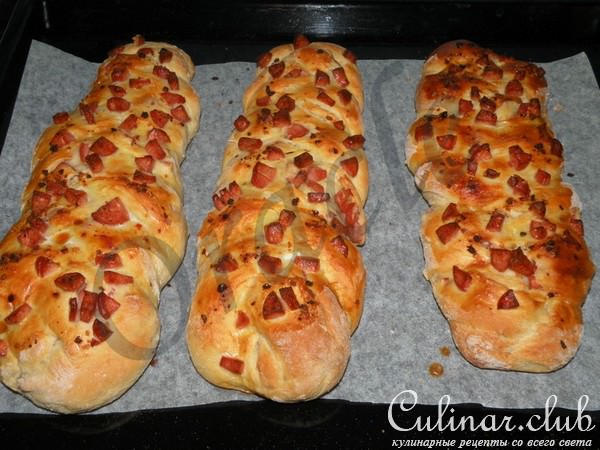 Пикантные косички с сосисками