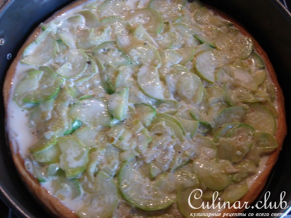 Пирог с кабачками и сыром.