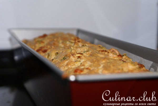 Ржаной кекс с беконом, брынзой и оливками