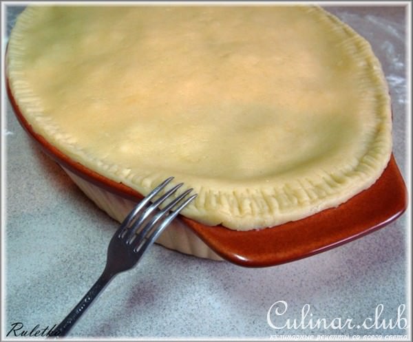 Мясной пирог с сердцем и беконом.