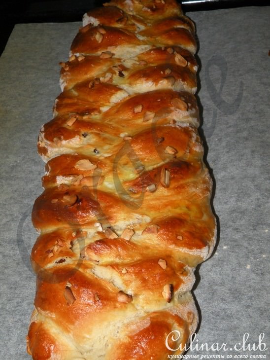 Косички-сестрички с изюмом и орехом, а также и маком.