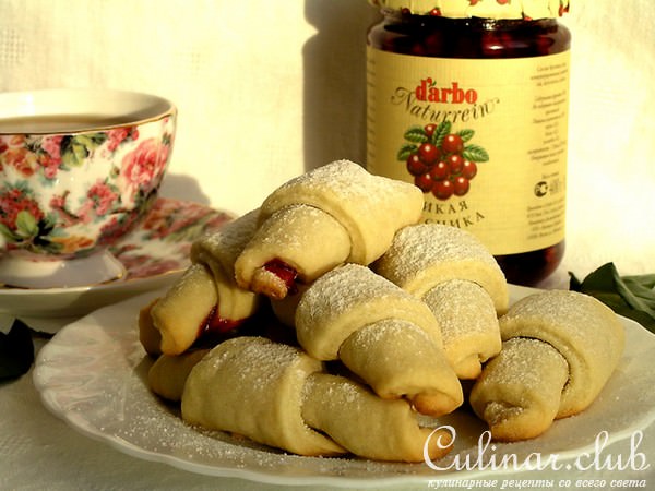 Печенье с брусничным соусом