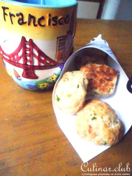 Сырное печенье с зелёным луком