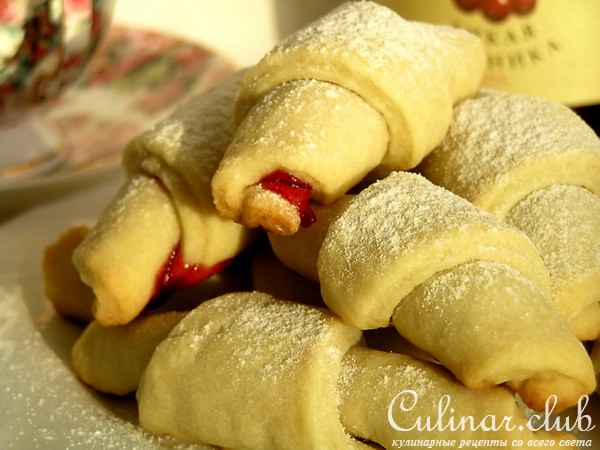 Печенье с брусничным соусом
