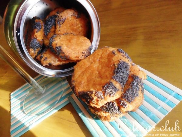 Сырное печенье с паприкой и маком