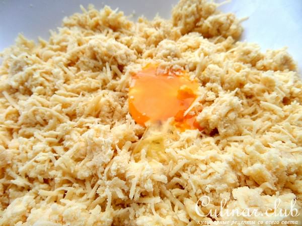 Крекеры с салями и овощами