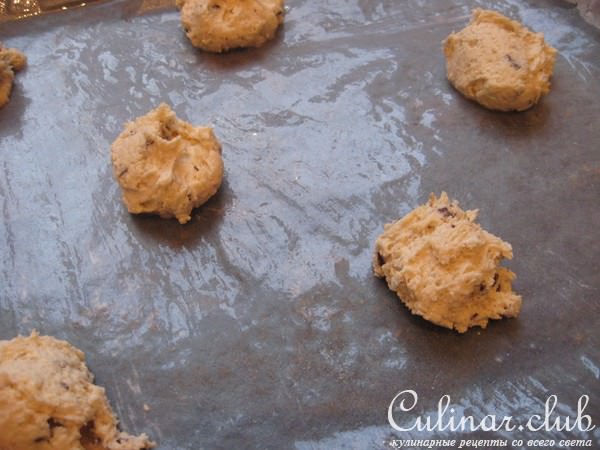 Chocolate Chip Cookies (Thin, Chewy & Puffy)