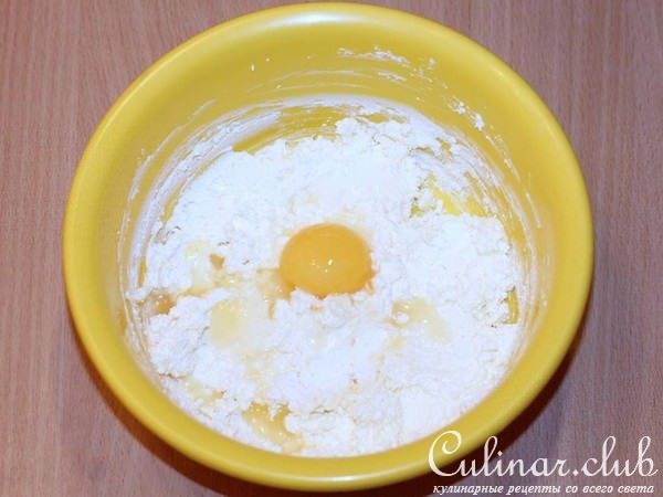 Творожное печенье-рулетики с какао и корицей