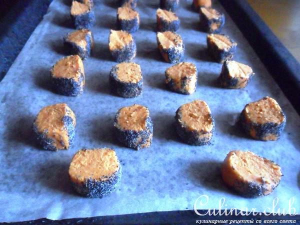Сырное печенье с паприкой и маком