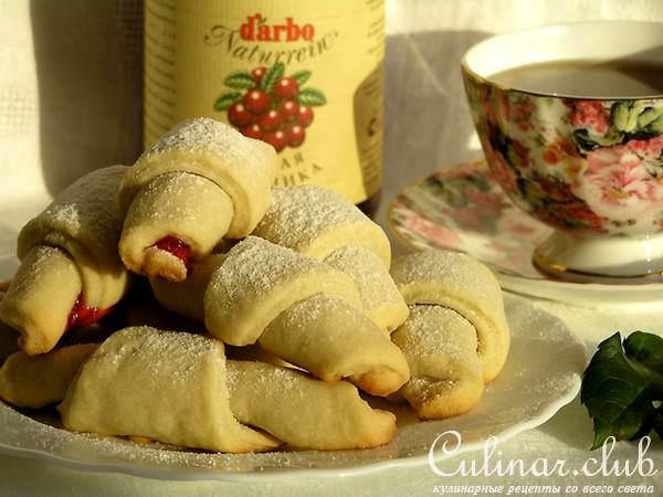 Печенье с брусничным соусом