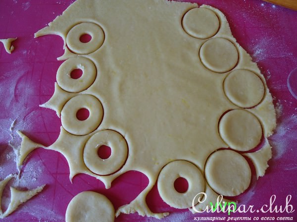 Печенье alfajores с клубничным пюре