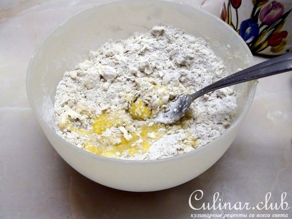 Крекер пикантный, с соевым соусом и сахарной корочкой.