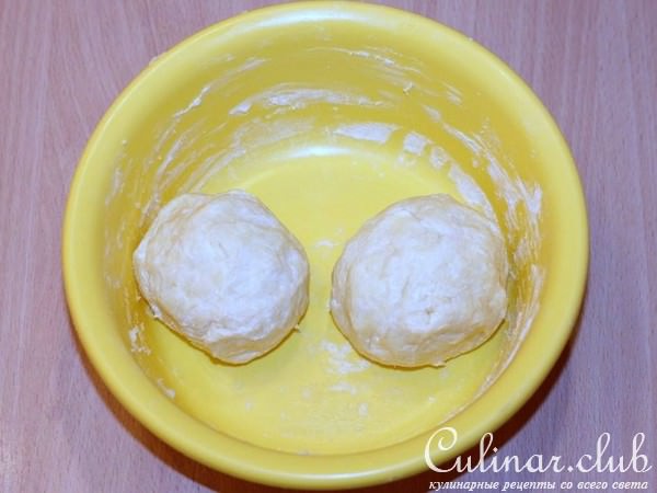 Творожное печенье-рулетики с какао и корицей
