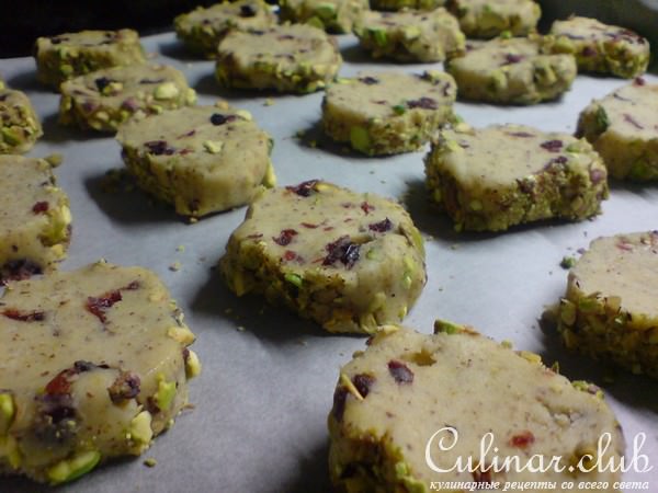Печенье с вяленой клюквой и фисташками