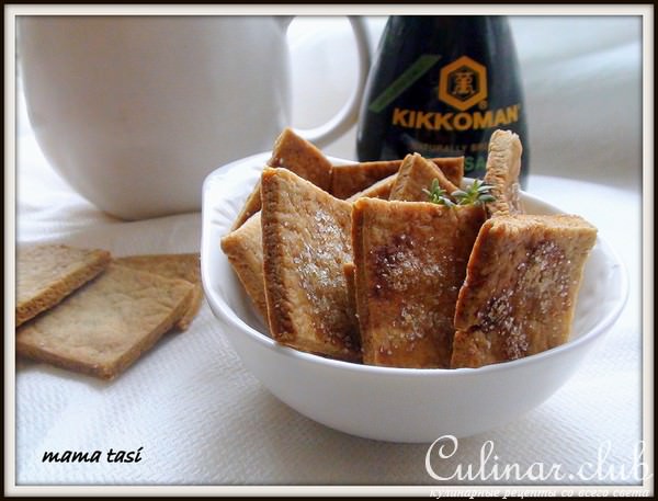 Крекер пикантный, с соевым соусом и сахарной корочкой.