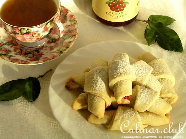 Печенье с брусничным соусом