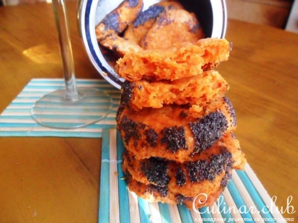 Сырное печенье с паприкой и маком