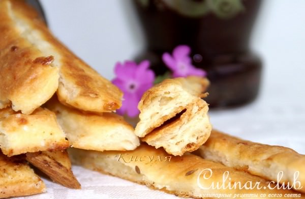Слоёные сырные палочки