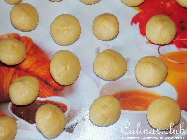 Печенье ореховое с абрикосовым джемом