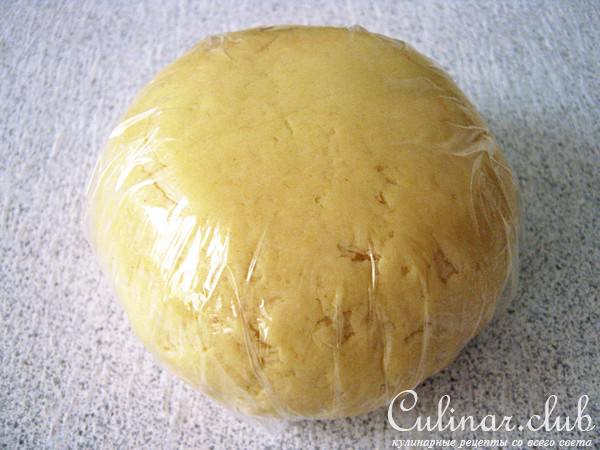 Песочные треугольнички с яблоками, изюмом и грецкими орехами