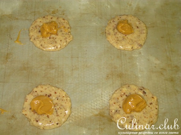Коржики медово-ореховые с вареной сгущенкой
