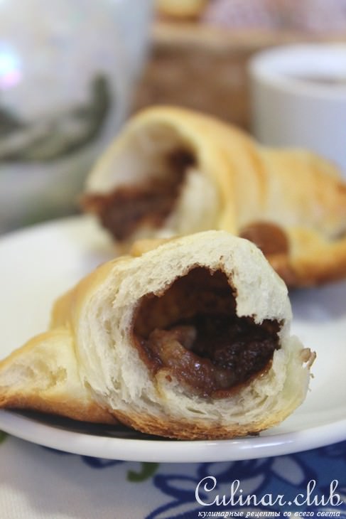 Булочки с бананом и шоколадной пастой
