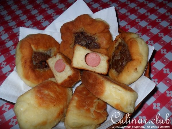 Пирожковое трио.Пирожки а-ля хот-дог,беляши, китайская лепешка с вишней