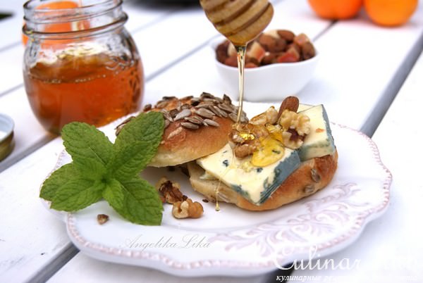 Бейглы с кунжутом и семечками 